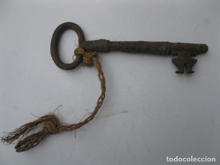Antig&uuml;edades: ANTIGUA LLAVE DE HIERRO. - Foto 2