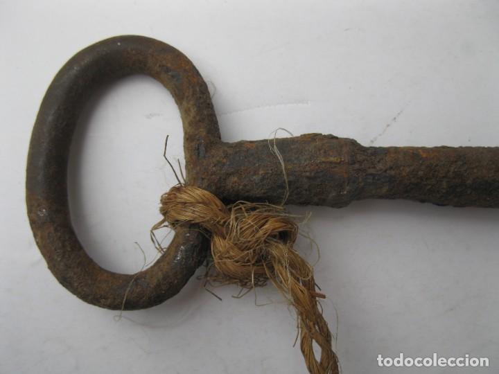 Antig&uuml;edades: ANTIGUA LLAVE DE HIERRO. - Foto 3