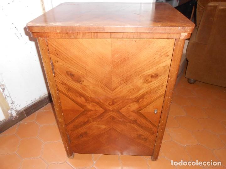 Antig&uuml;edades: Maquina de coser SINGER con mueble de madera - Foto 11