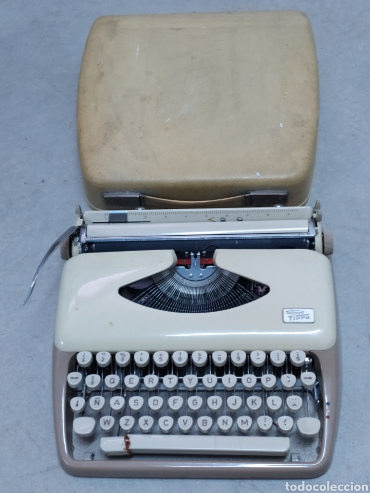 Antig&uuml;edades: Maquina de escribir port&aacute;til Triumph Tippa - Foto 1