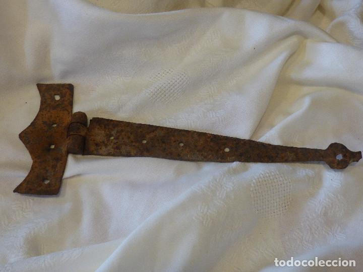 Antig&uuml;edades: Bisagra de hierro. - Foto 1