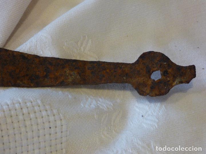 Antig&uuml;edades: Bisagra de hierro. - Foto 3