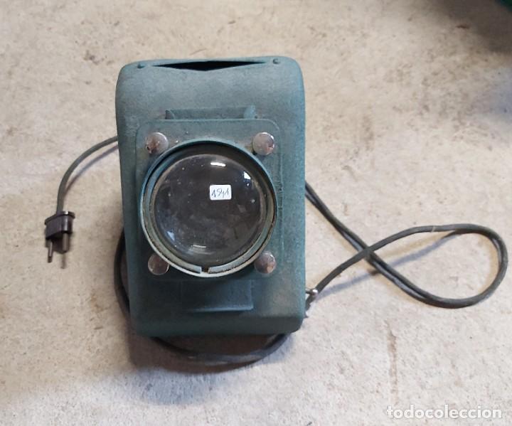 Antig&uuml;edades: Proyector de diapositivas de los a&ntilde;os 40 - Foto 1