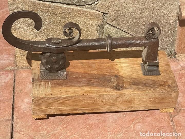 Antig&uuml;edades: Antigua aldaba llamador hierro - Foto 1