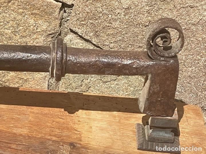 Antig&uuml;edades: Antigua aldaba llamador hierro - Foto 3