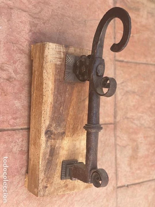 Antig&uuml;edades: Antigua aldaba llamador hierro - Foto 4