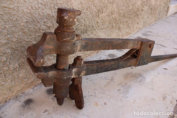 Antig&uuml;edades: tornillo de herrero - Foto 3