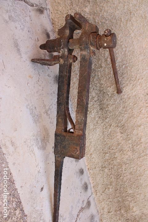 Antig&uuml;edades: tornillo de herrero - Foto 4