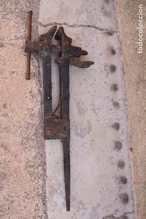 Antig&uuml;edades: tornillo de herrero - Foto 5