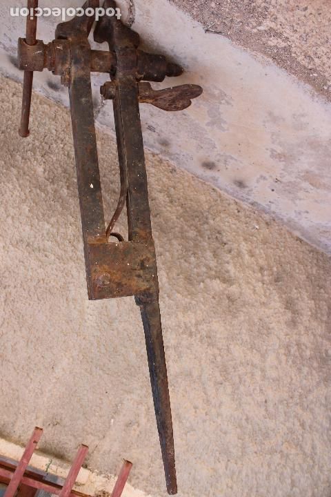 Antig&uuml;edades: tornillo de herrero - Foto 6