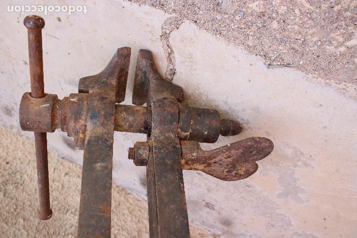 Antig&uuml;edades: tornillo de herrero - Foto 13