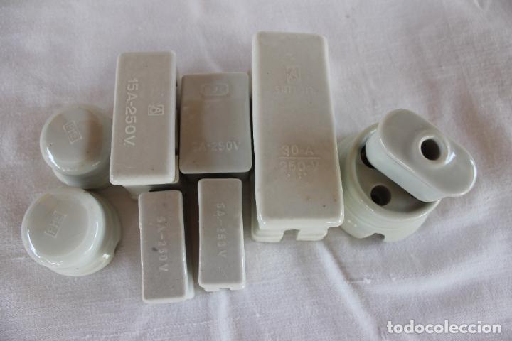 Antig&uuml;edades: LOTE PIEZAS CERAMICAS ELECTRICAS PLOMOS, ENCHUFES - Foto 1