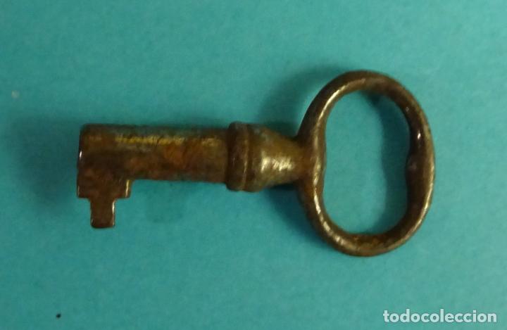 Antig&uuml;edades: PEQUE&Ntilde;A LLAVE HUECA. LONGITUD 4 CM - Foto 2