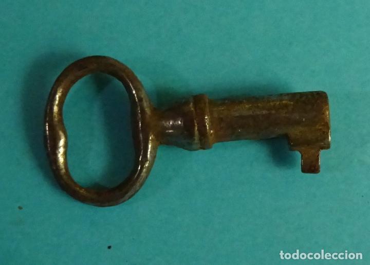 Antig&uuml;edades: PEQUE&Ntilde;A LLAVE HUECA. LONGITUD 4 CM - Foto 1