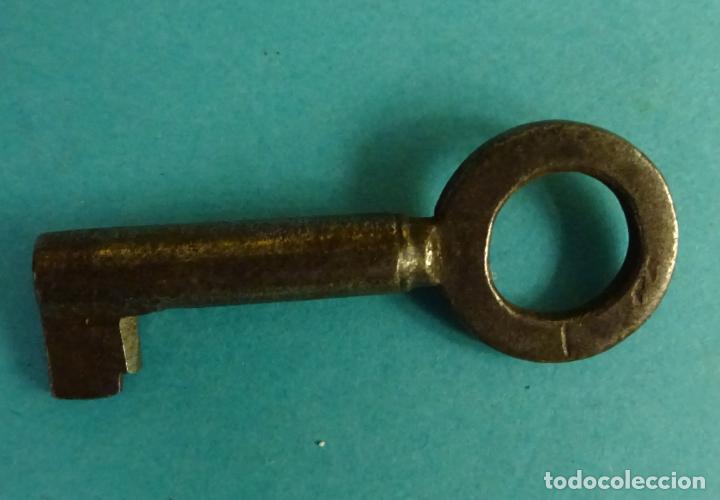 Antig&uuml;edades: PEQUE&Ntilde;A LLAVE HUECA. LONGITUD 4 CM - Foto 2