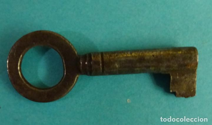 Antig&uuml;edades: PEQUE&Ntilde;A LLAVE HUECA. LONGITUD 4 CM - Foto 1