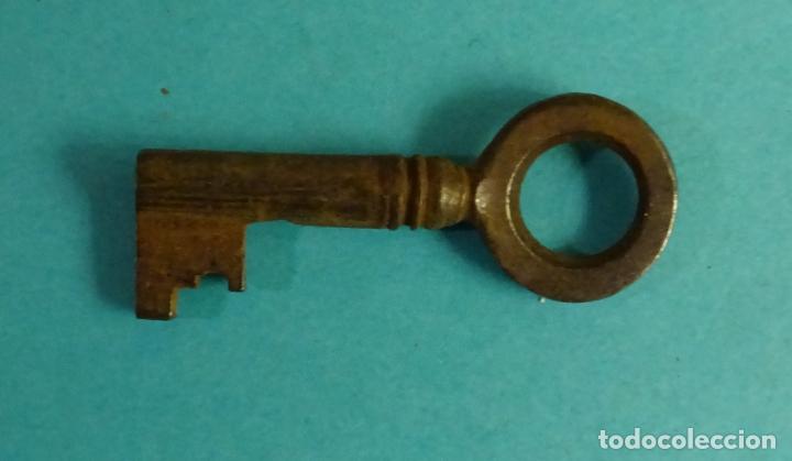 Antig&uuml;edades: PEQUE&Ntilde;A LLAVE HUECA. LONGITUD 4 CM - Foto 2