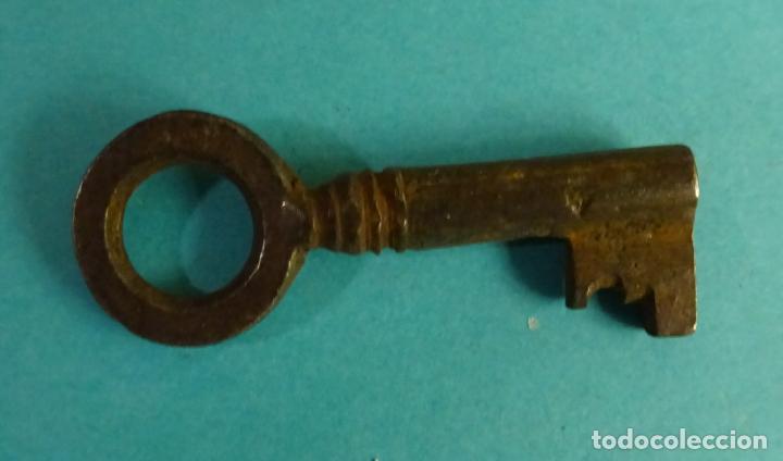 Antig&uuml;edades: PEQUE&Ntilde;A LLAVE HUECA. LONGITUD 4 CM - Foto 1