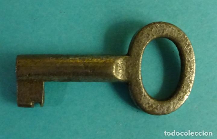 Antig&uuml;edades: PEQUE&Ntilde;A LLAVE HUECA. LONGITUD 4 CM - Foto 2