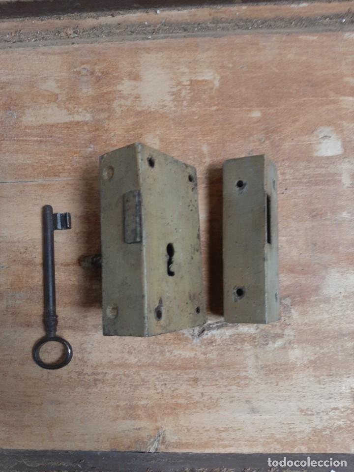 Antig&uuml;edades: Cerradura de puerta con llave - Foto 4