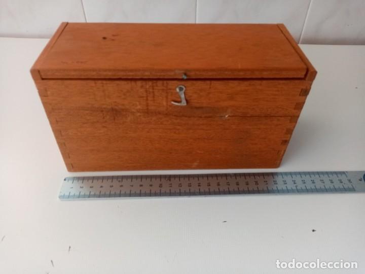 Antig&uuml;edades: MICROSCOPIO INFANTIL C.O.C. CON LUZ Y EN CAJA DE MADERA - Foto 2