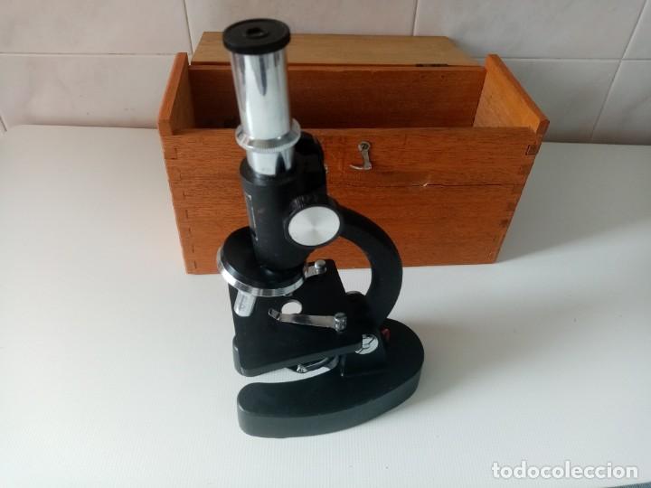 Antig&uuml;edades: MICROSCOPIO INFANTIL C.O.C. CON LUZ Y EN CAJA DE MADERA - Foto 4