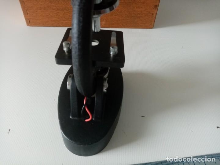 Antig&uuml;edades: MICROSCOPIO INFANTIL C.O.C. CON LUZ Y EN CAJA DE MADERA - Foto 12