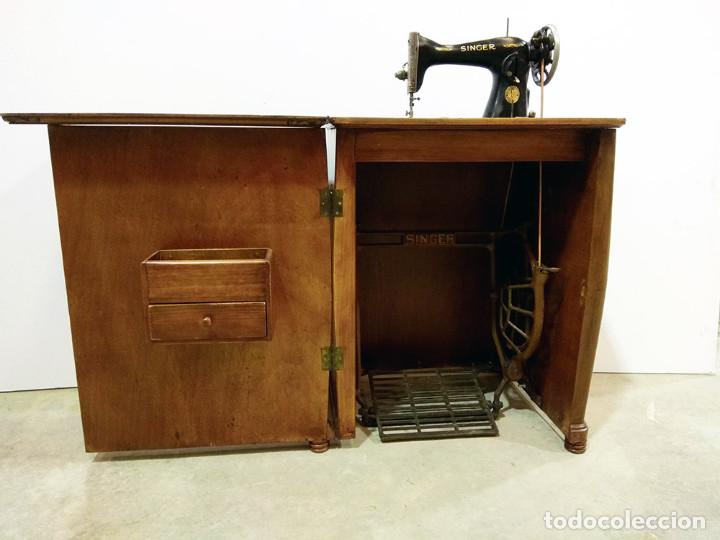 Antig&uuml;edades: MAQUINA DE COSER SINGER CON MUEBLE - Foto 1