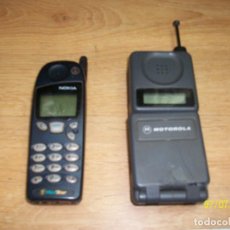 Teléfonos: LOTE DE 2 TELEFONOS MOVILES-MOTOROLA Y NOKIA 5110. Lote 349075744