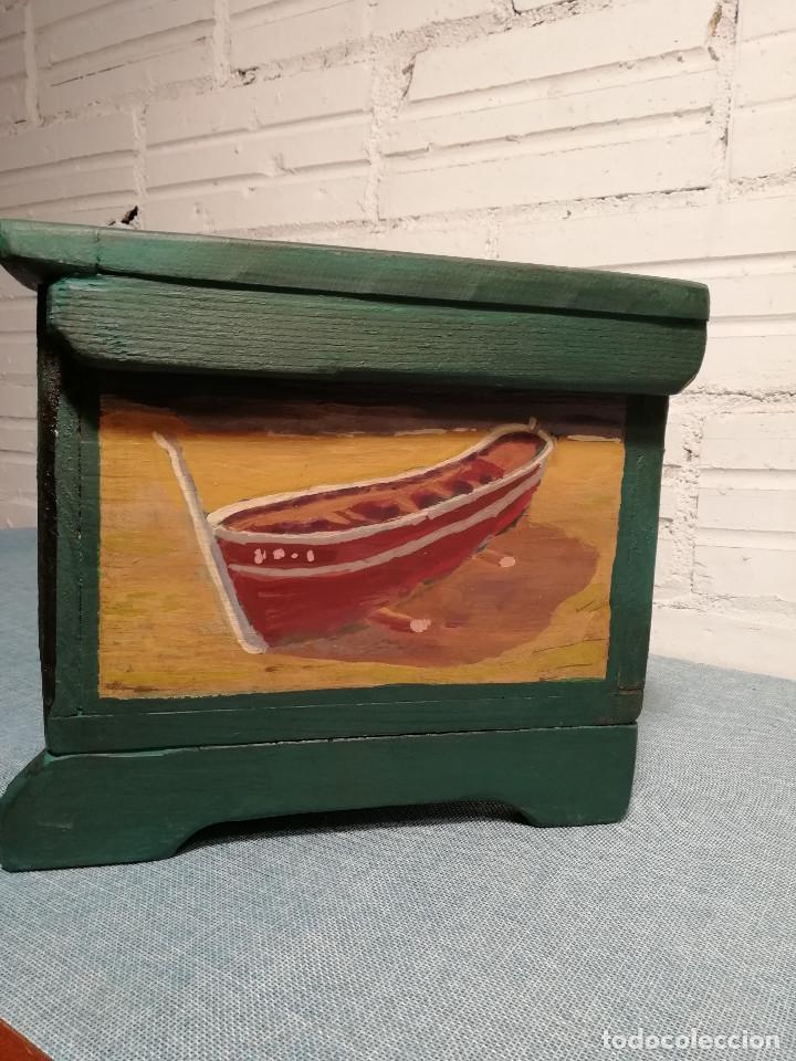 Antig&uuml;edades: Caja con temas marineros pintada a mano - Foto 4