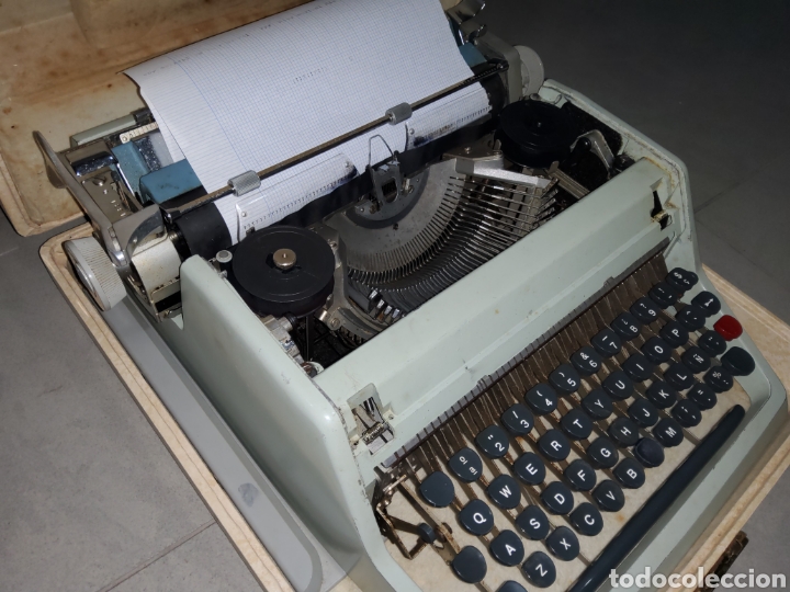 Antig&uuml;edades: M&aacute;quina de escribir antigua - Foto 4