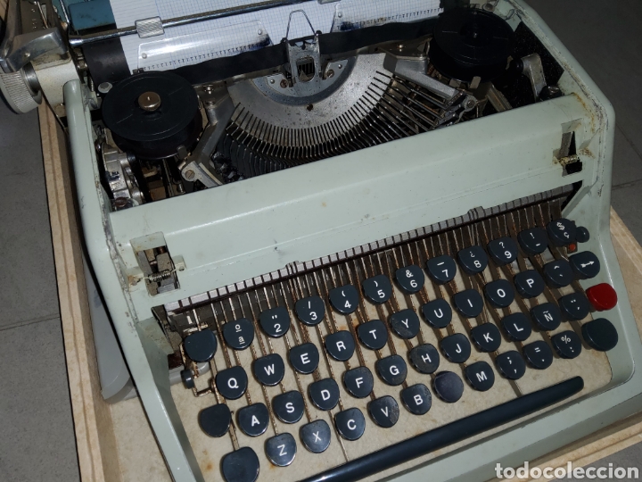 Antig&uuml;edades: M&aacute;quina de escribir antigua - Foto 1