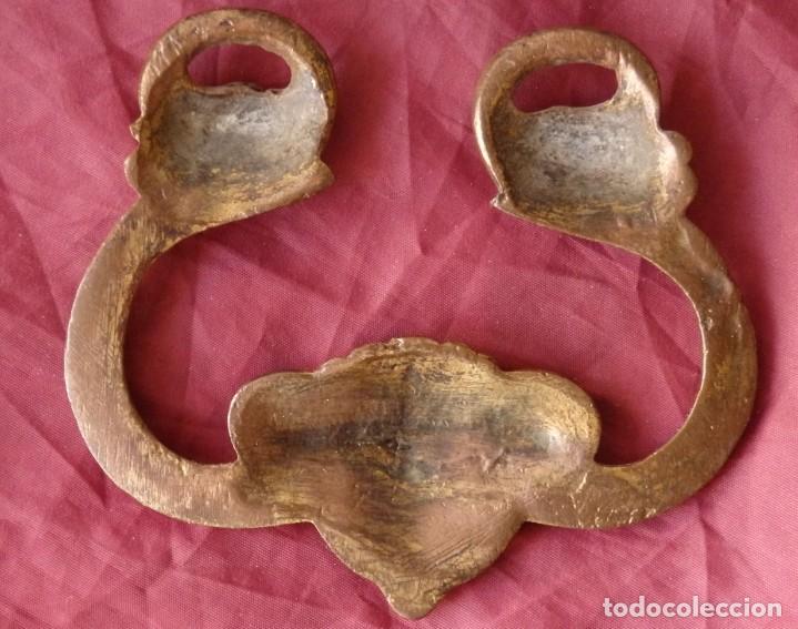 Antig&uuml;edades: ASA DE BRASERO EN BRONCE - Foto 2