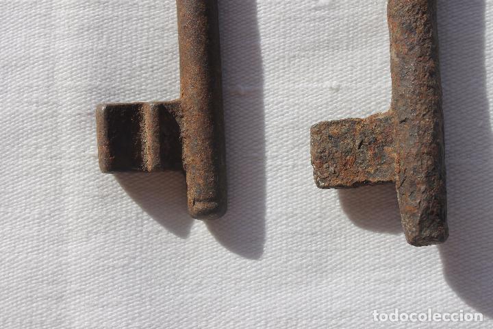 Antig&uuml;edades: DOS LLAVES DE FORJA - Foto 5