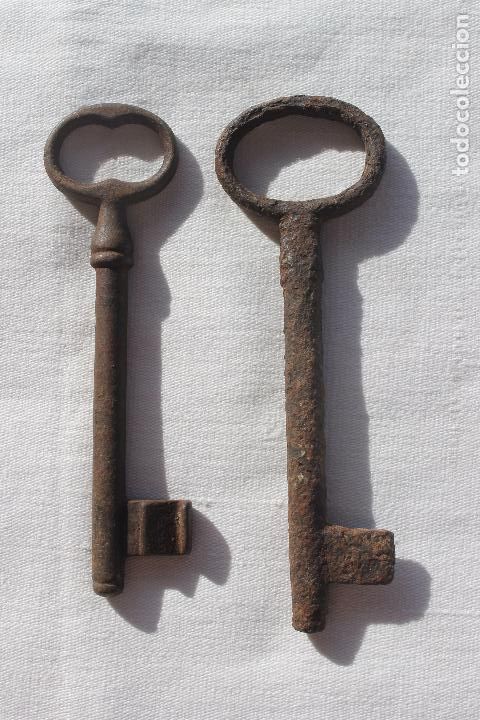 Antig&uuml;edades: DOS LLAVES DE FORJA - Foto 1