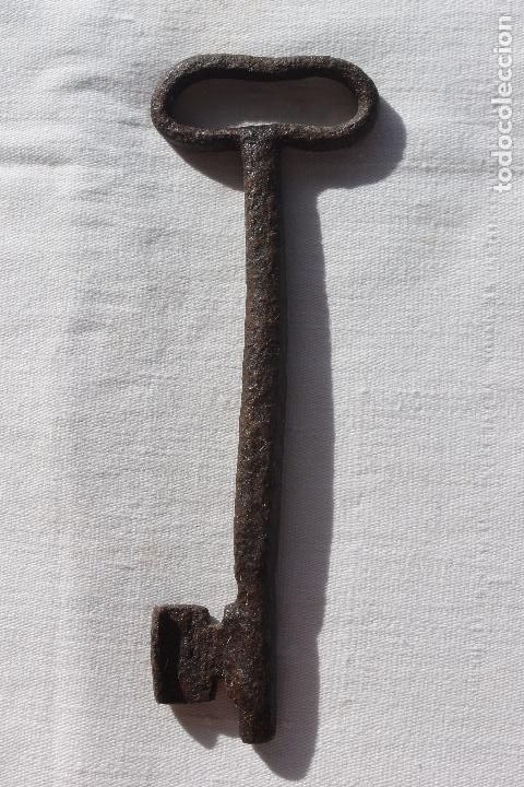 Antig&uuml;edades: GRAN LLAVE DE FORJA MACHO SIGLO XIX - Foto 2
