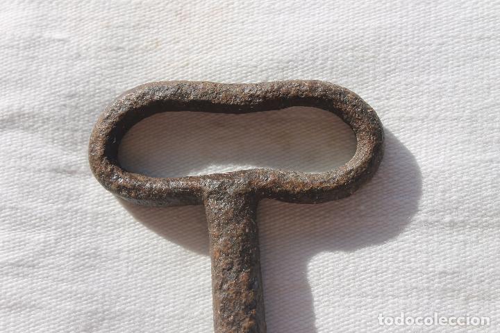 Antig&uuml;edades: GRAN LLAVE DE FORJA MACHO SIGLO XIX - Foto 3