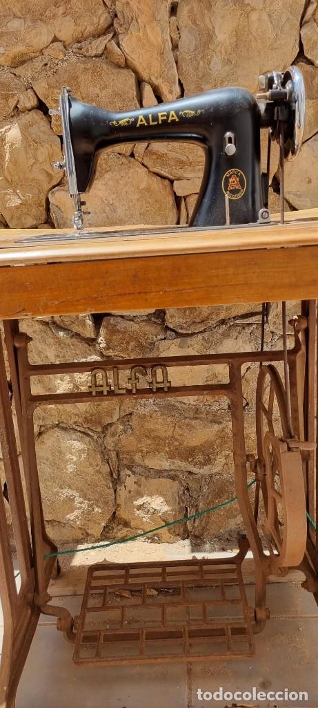 Antig&uuml;edades: Antigua m&aacute;quina de coser - Foto 2
