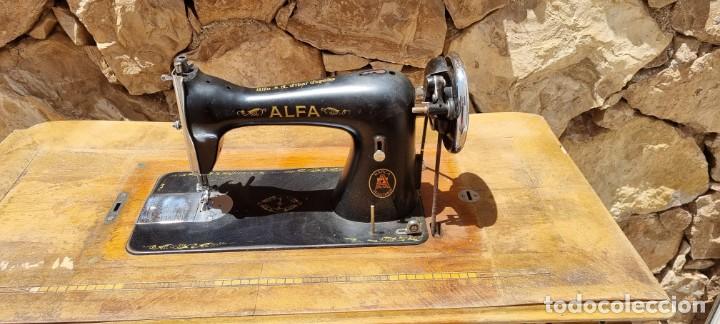 Antig&uuml;edades: Antigua m&aacute;quina de coser - Foto 3