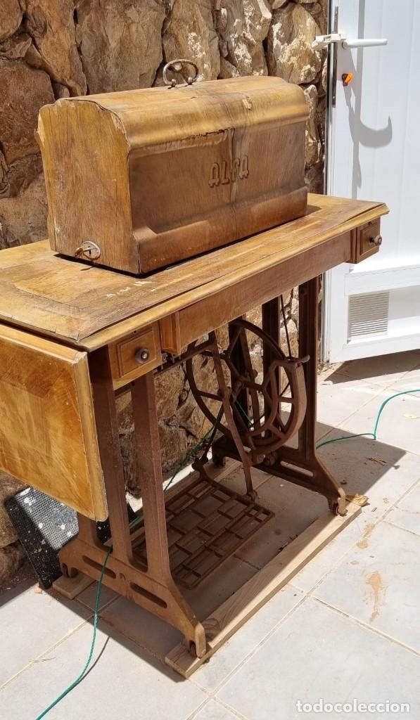 Antig&uuml;edades: Antigua m&aacute;quina de coser - Foto 4