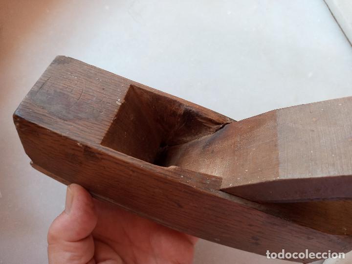 Antig&uuml;edades: CEPILLO DE CARPINTERO DE MADERA. - Foto 2