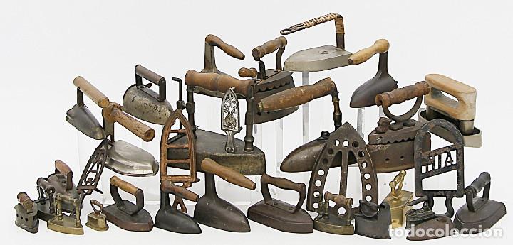 Antig&uuml;edades: Curiosa Coleccion de 25 Planchas e 5 acessorios - Foto 1