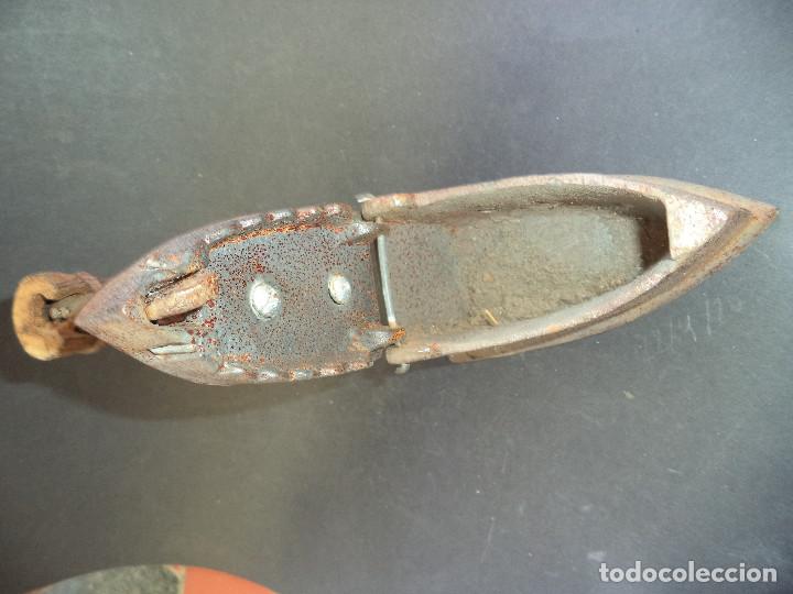 Antig&uuml;edades: Curiosa Coleccion de 25 Planchas e 5 acessorios - Foto 3