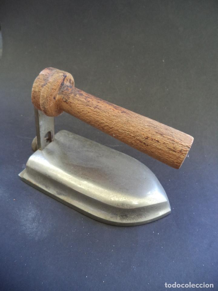 Antig&uuml;edades: Curiosa Coleccion de 25 Planchas e 5 acessorios - Foto 4