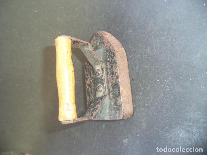 Antig&uuml;edades: Curiosa Coleccion de 25 Planchas e 5 acessorios - Foto 6