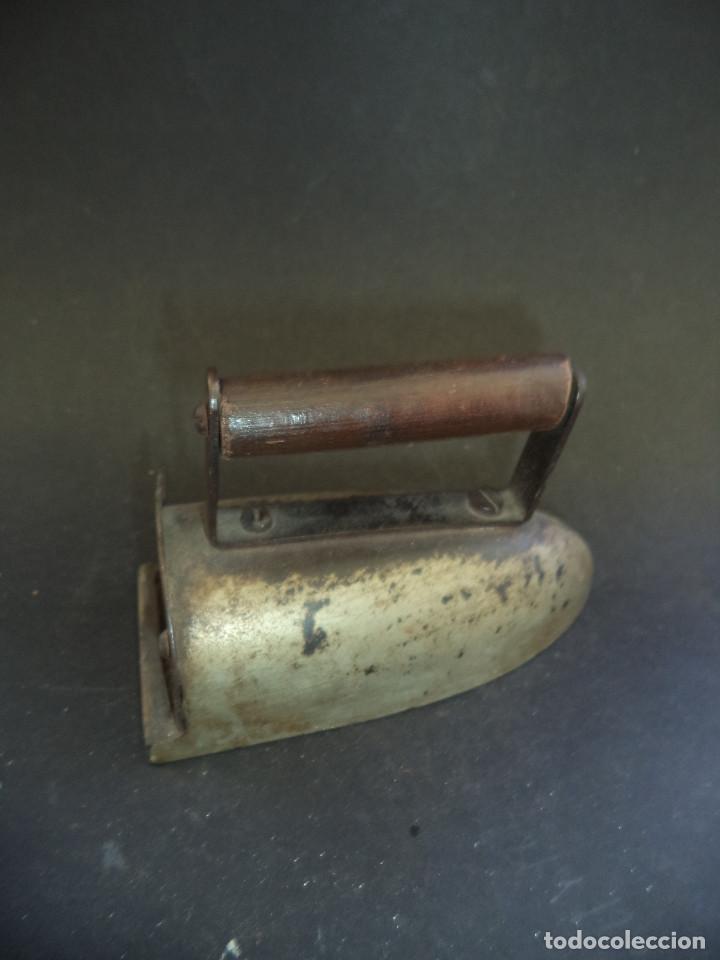 Antig&uuml;edades: Curiosa Coleccion de 25 Planchas e 5 acessorios - Foto 13