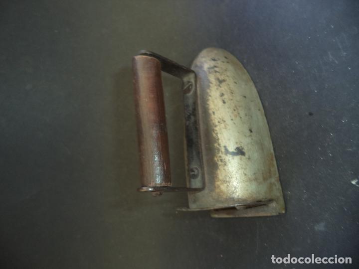 Antig&uuml;edades: Curiosa Coleccion de 25 Planchas e 5 acessorios - Foto 14