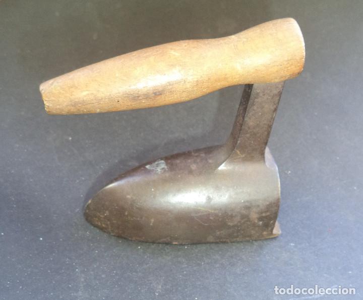 Antig&uuml;edades: Curiosa Coleccion de 25 Planchas e 5 acessorios - Foto 16