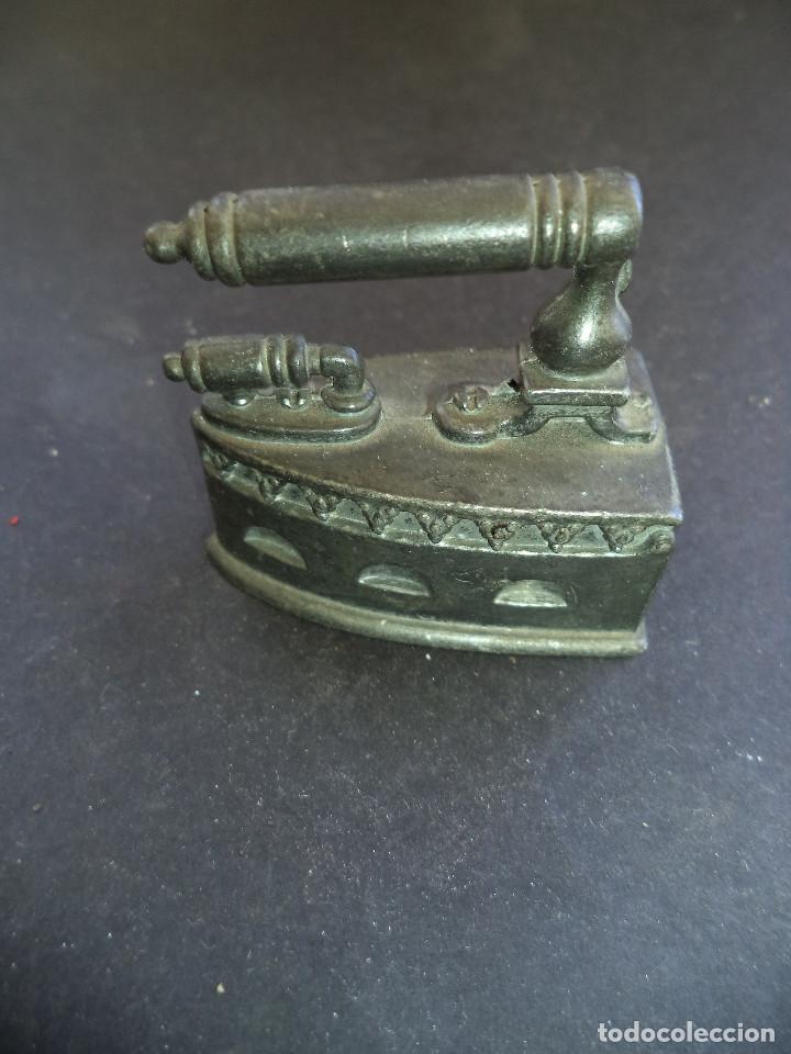 Antig&uuml;edades: Curiosa Coleccion de 25 Planchas e 5 acessorios - Foto 18
