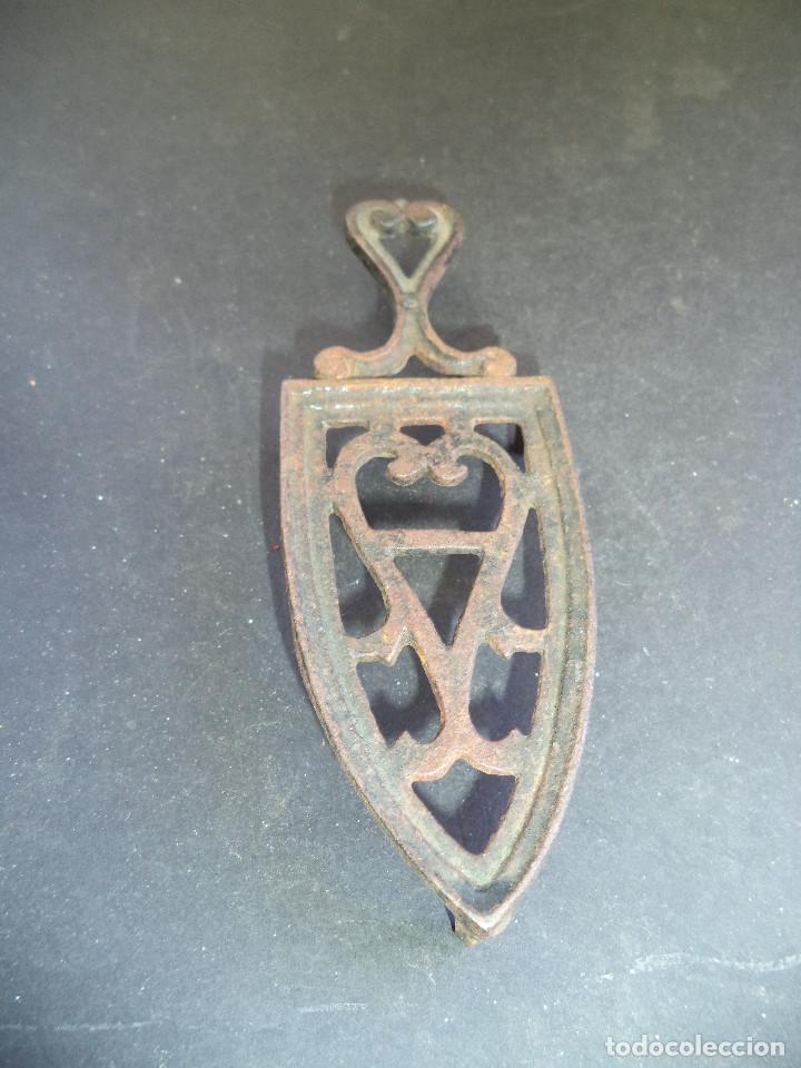 Antig&uuml;edades: Curiosa Coleccion de 25 Planchas e 5 acessorios - Foto 21